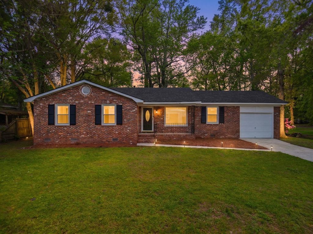 Photo of 2219 N Dallerton Circle, Charleston, SC 29414 (MLS # 26009900)