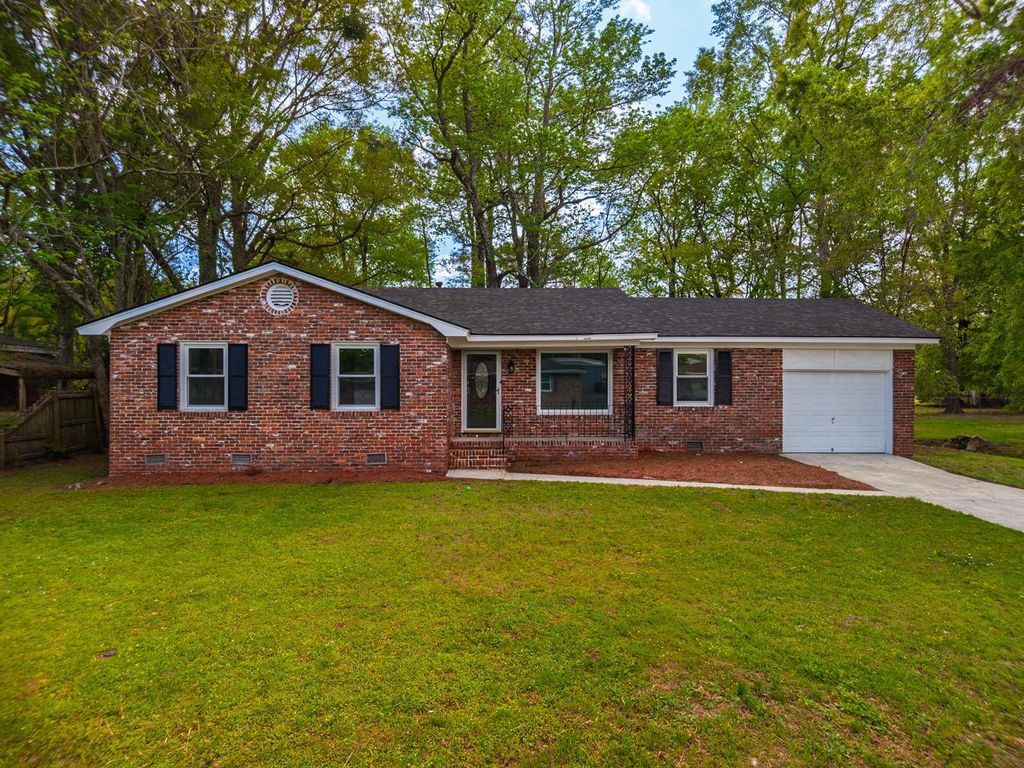 Photo of 2219 N Dallerton Circle, Charleston, SC 29414 (MLS # 26009900)