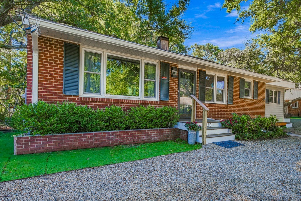Photo of 623 Palmetto Street, Mount Pleasant, SC 29464 (MLS # 26029381)