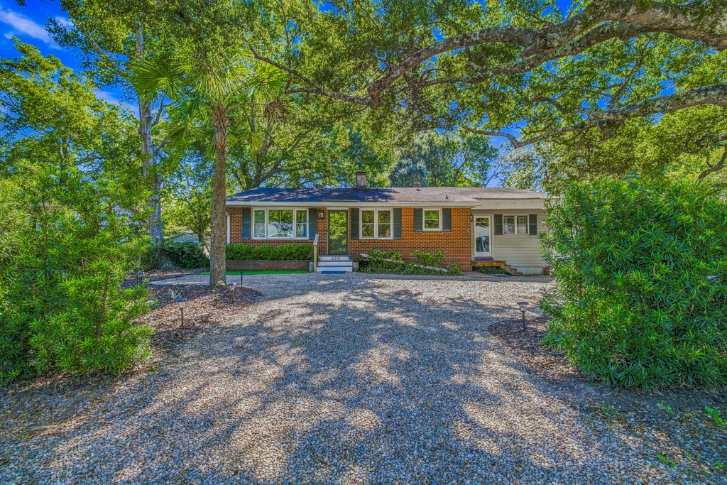 Photo of 623 Palmetto Street, Mount Pleasant, SC 29464 (MLS # 26029381)