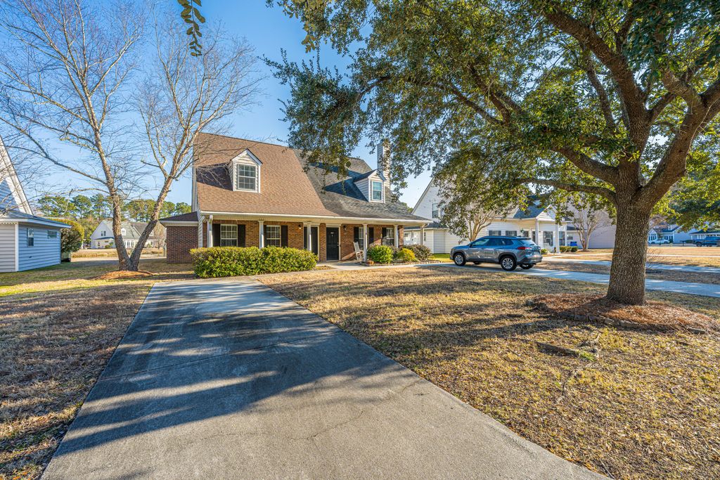 Photo of 9237 Ayscough Road, Summerville, SC 29485 (MLS # 26003838)