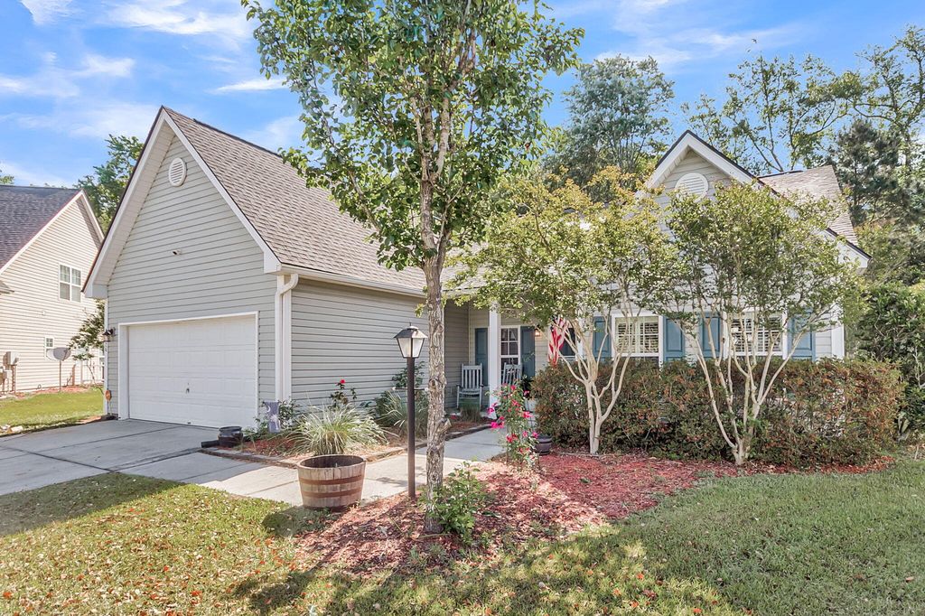 Photo of 126 Cannonsmill Lane, Summerville, SC 29485 (MLS # 26013081)