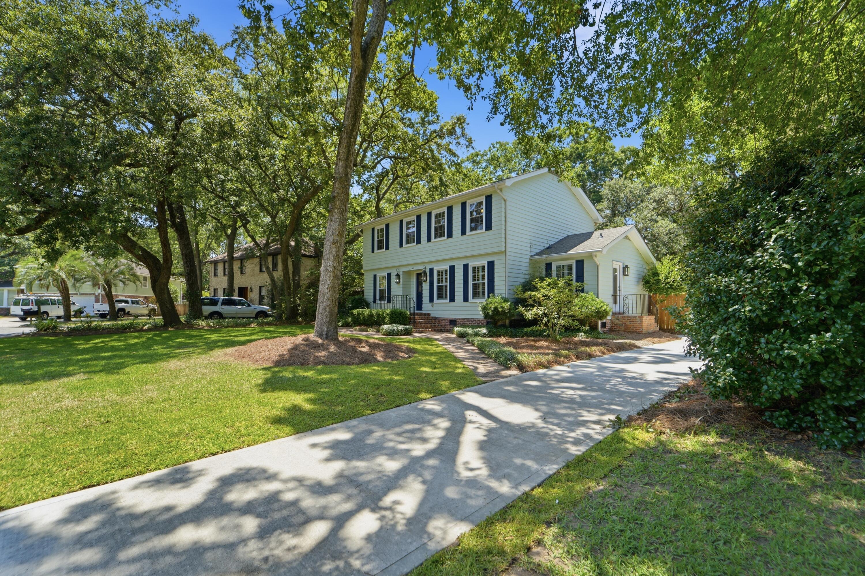 1249 Dearsley Court