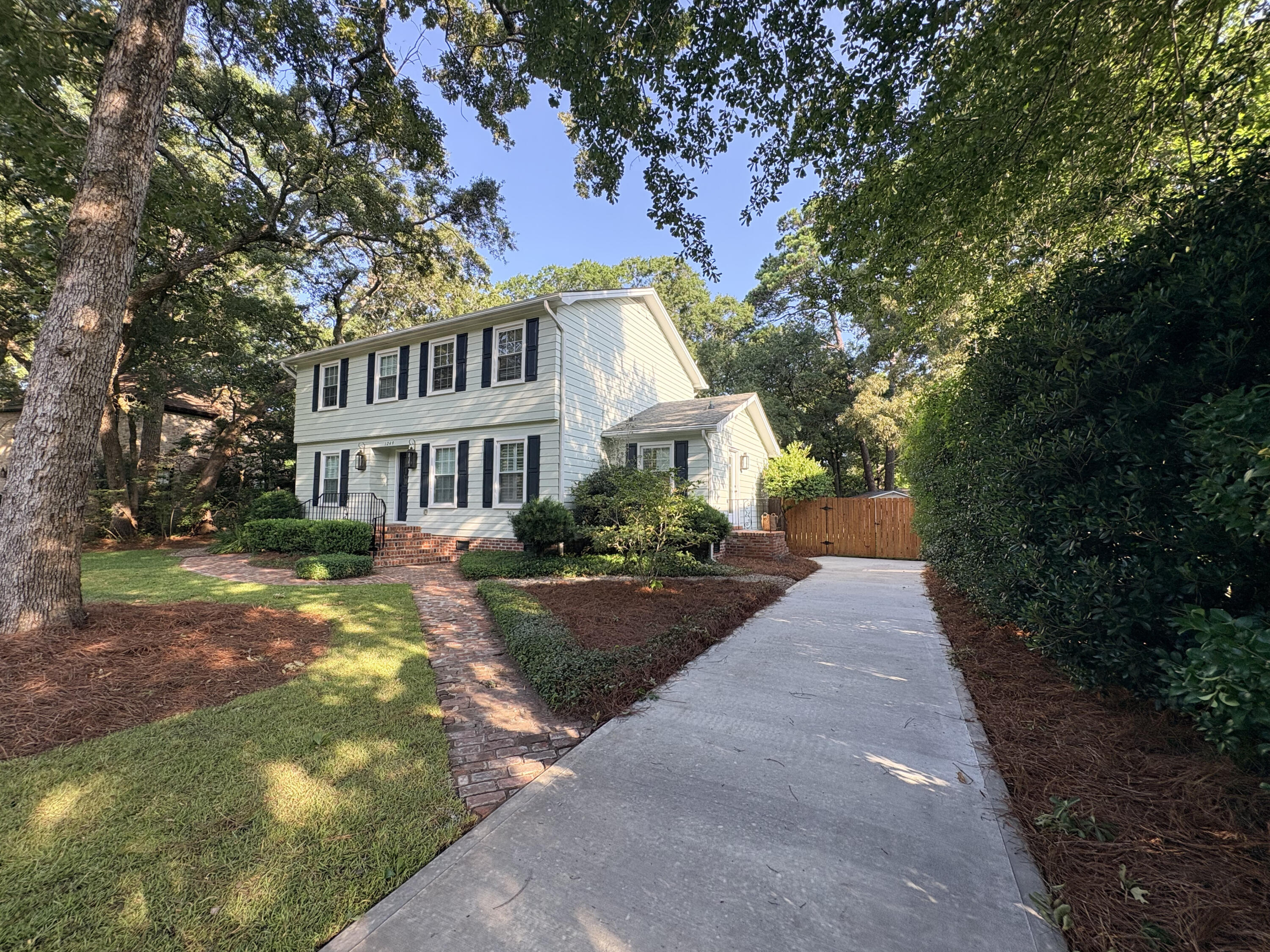 1249 Dearsley Court