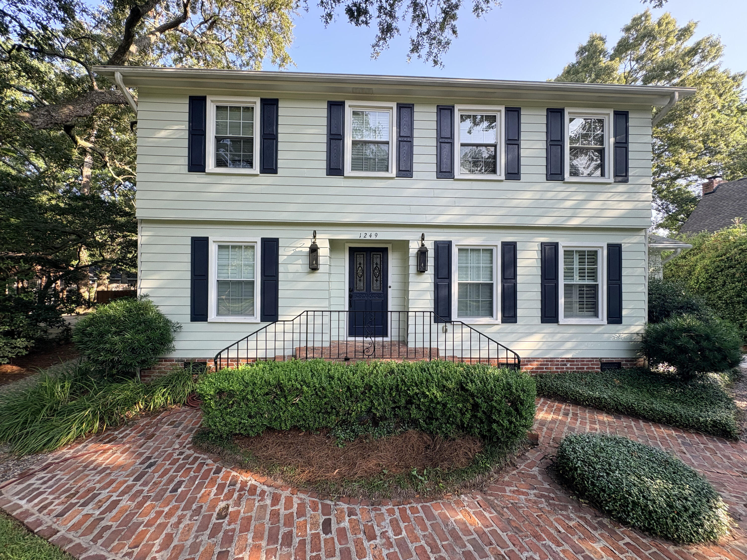 1249 Dearsley Court