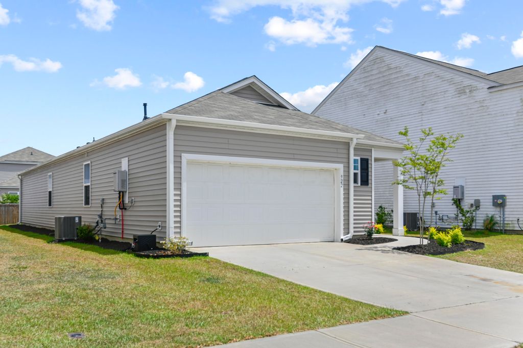 Photo of 922 Woodside Creek Lane, Summerville, SC 29486 (MLS # 26012022)