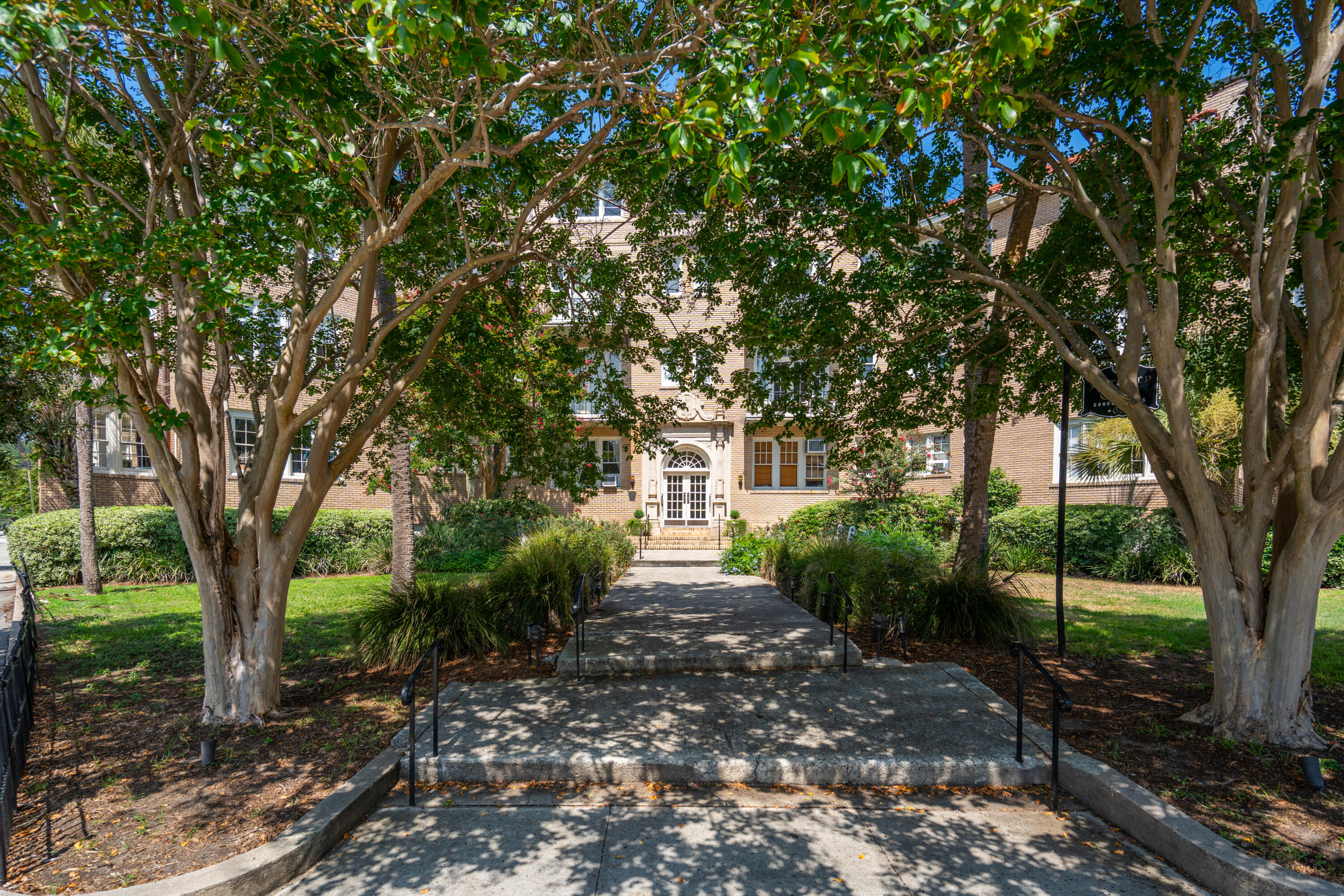63 Rutledge Avenue 28