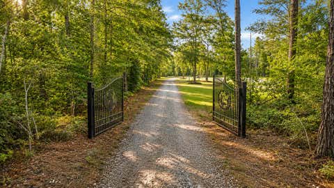 Photo of 136 Thirteen Way, Cross, SC 29436 (MLS # 26018462)