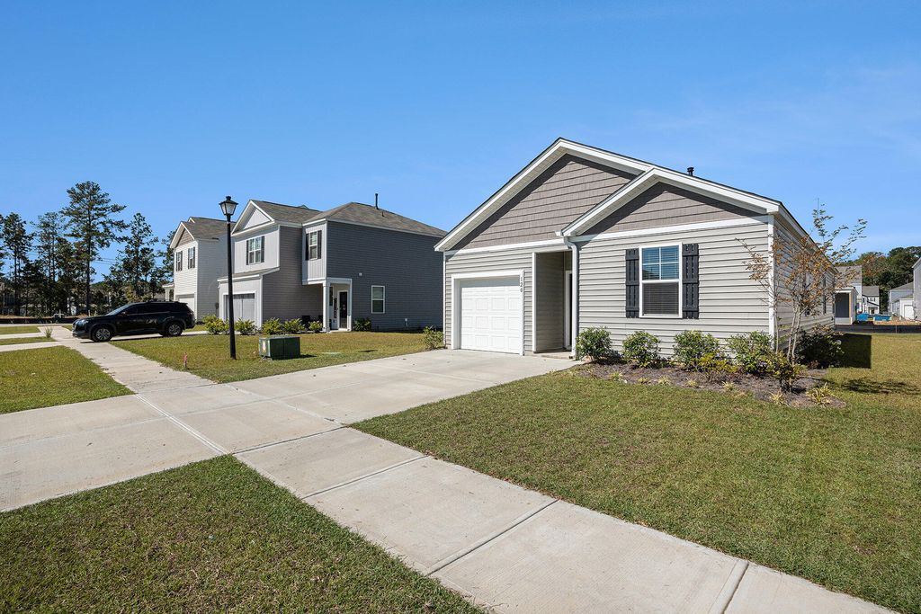 Photo of 120 Hillsford Lane, Summerville, SC 29486 (MLS # 25028234)