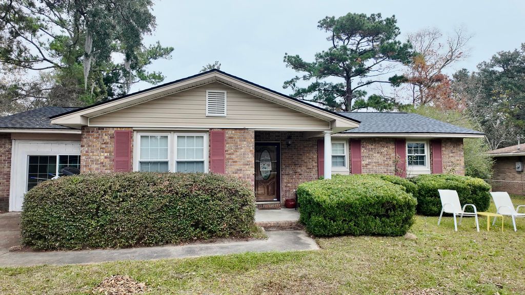 Photo of 7702 Linsley Dr Drive, North Charleston, SC 29418 (MLS # 25031573)