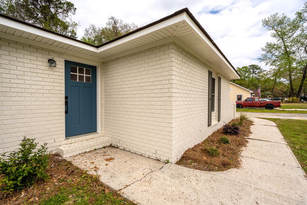 Photo of 230 Smythe Drive, Summerville, SC 29485 (MLS # 26008575)