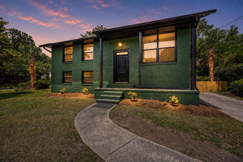 Photo of 1411 Westway Drive, Charleston, SC 29412 (MLS # 26015188)