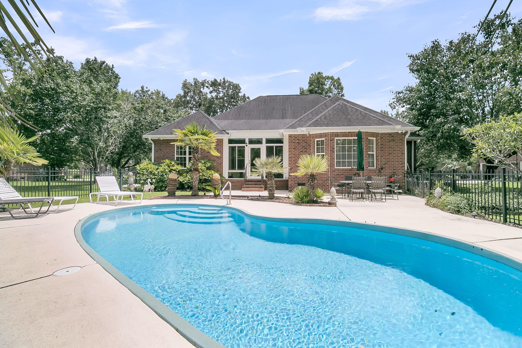 697 Hamlet Circle