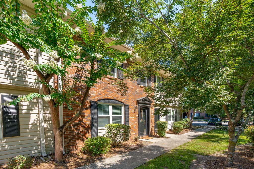 Photo of 415 Parkdale Drive #8e, Charleston, SC 29414 (MLS # 26022244)