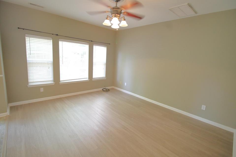 102 Chestnut Oaks Court