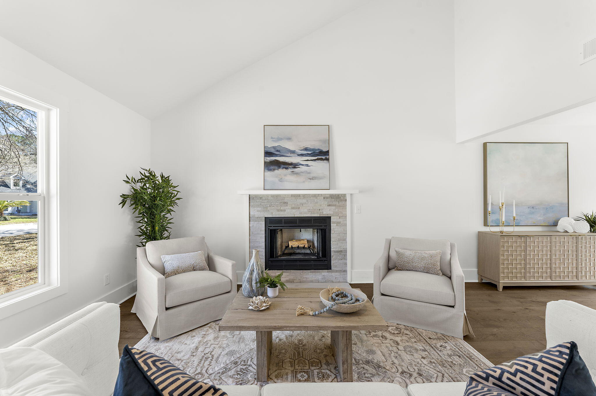 1483 Diamond Boulevard