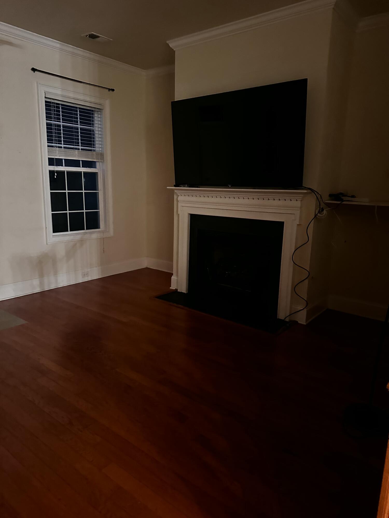 1802 Tennyson Row 34