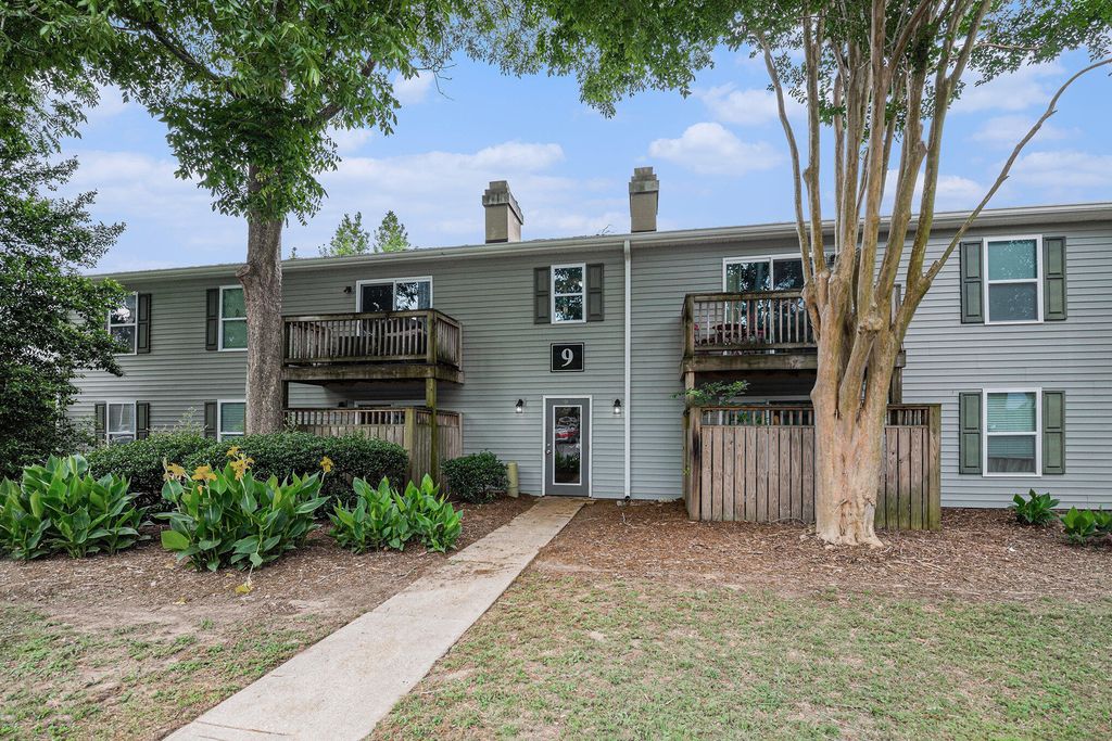 Photo of 1402 Camp Road #9g, Charleston, SC 29412 (MLS # 25029250)