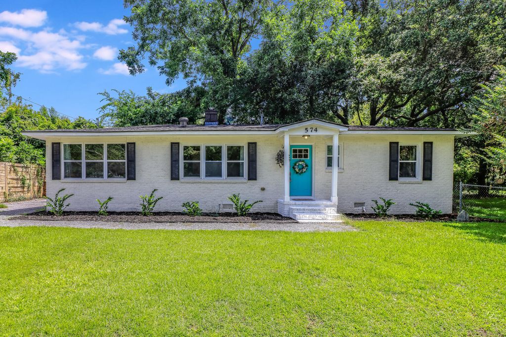 Photo of 574 Dobbin Road, Charleston, SC 29414 (MLS # 25030074)