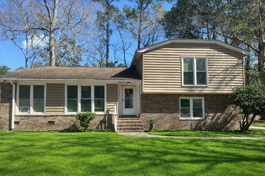 Photo of 119 Dunbury Drive, Summerville, SC 29485 (MLS # 26006549)