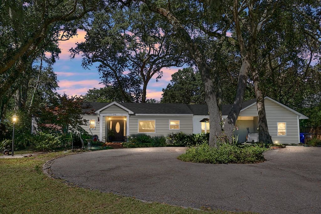 Photo of 544 Fort Johnson Road, Charleston, SC 29412 (MLS # 25028399)