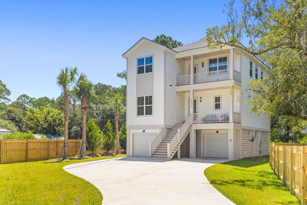 Photo of 1615 Macoma Road, Mount Pleasant, SC 29466 (MLS # 25019426)