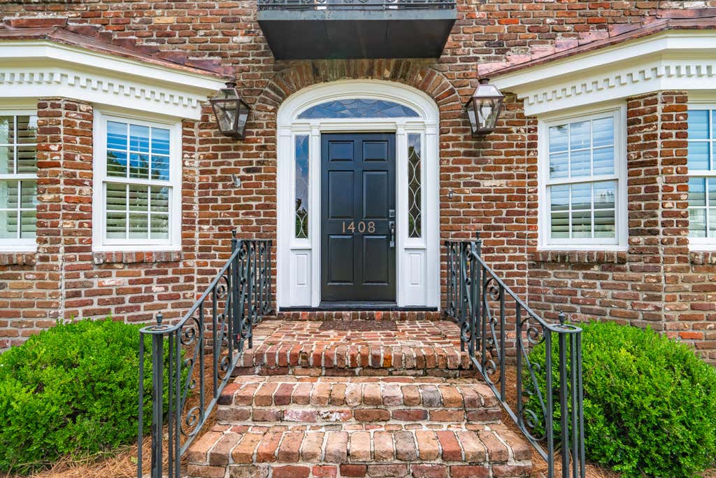 Photo of 1408 Burningtree Road, Charleston, SC 29412 (MLS # 26023157)