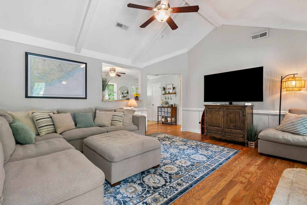 Photo of 1027 Yorktown Drive, Charleston, SC 29412 (MLS # 26014052)