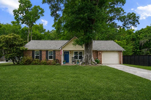 Photo of 1027 Yorktown Drive, Charleston, SC 29412 (MLS # 26014052)