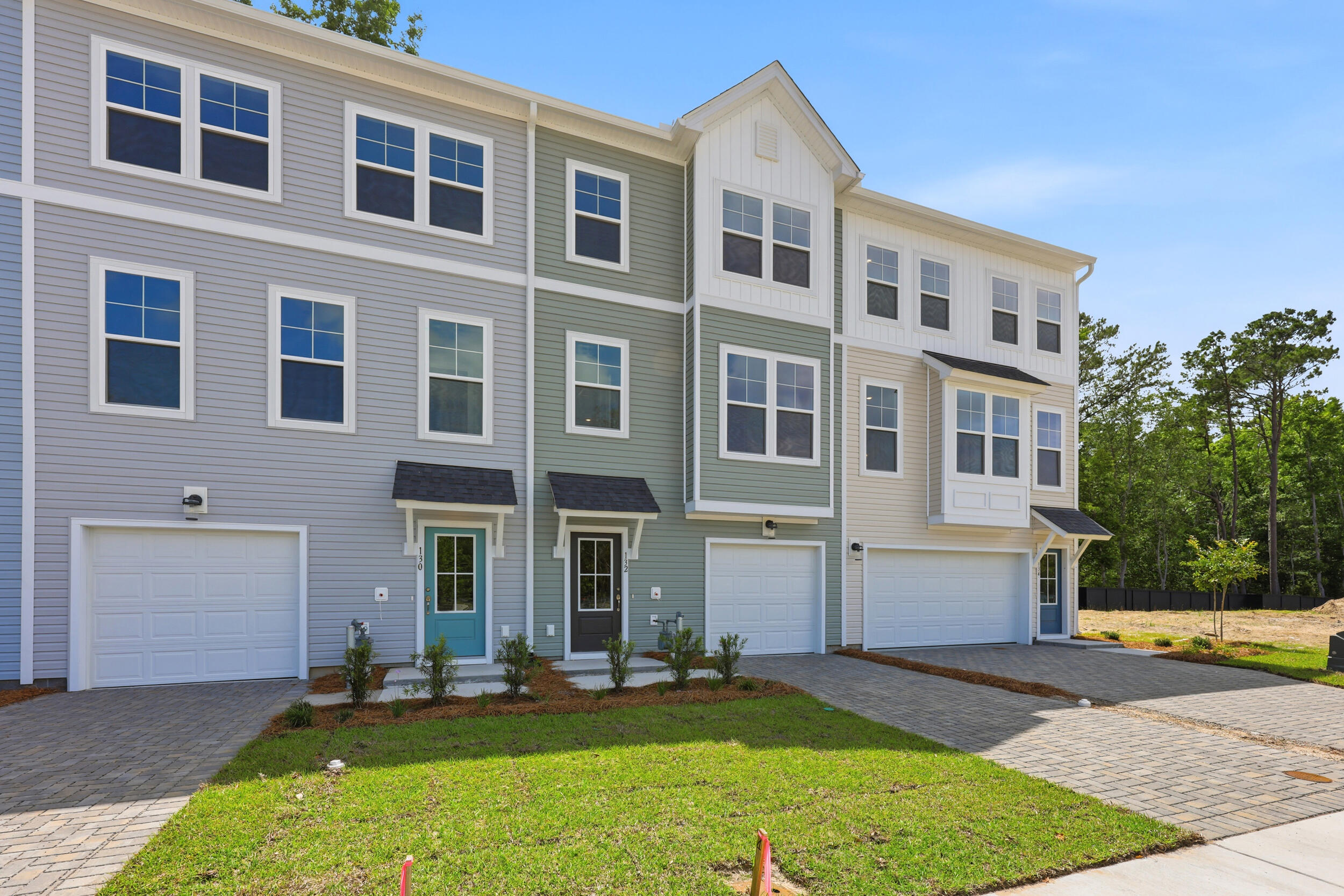 132 Fernbank Road Court