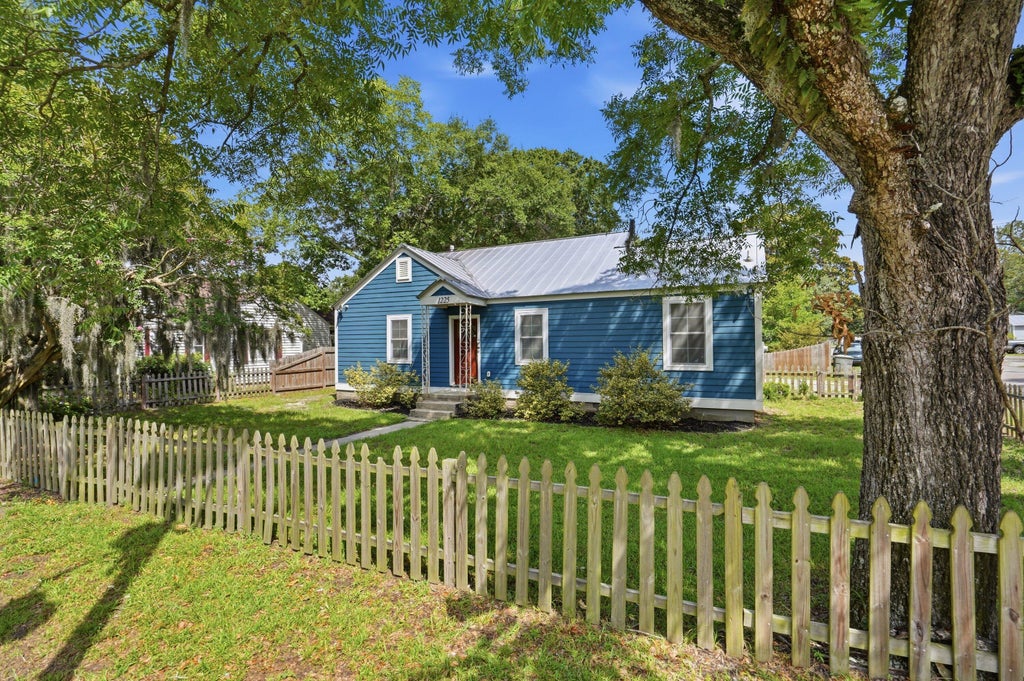 Photo of 1225 Yeamans Hall Road, Hanahan, SC 29410 (MLS # 26020297)