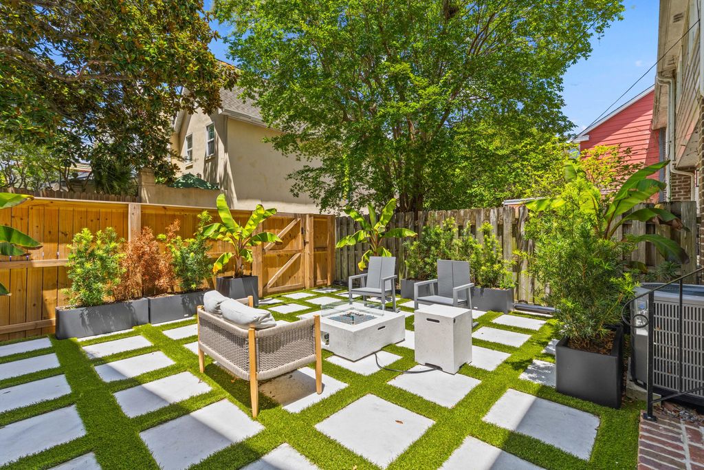 Photo of 146 Broad Street #B, Charleston, SC 29401 (MLS # 25028710)