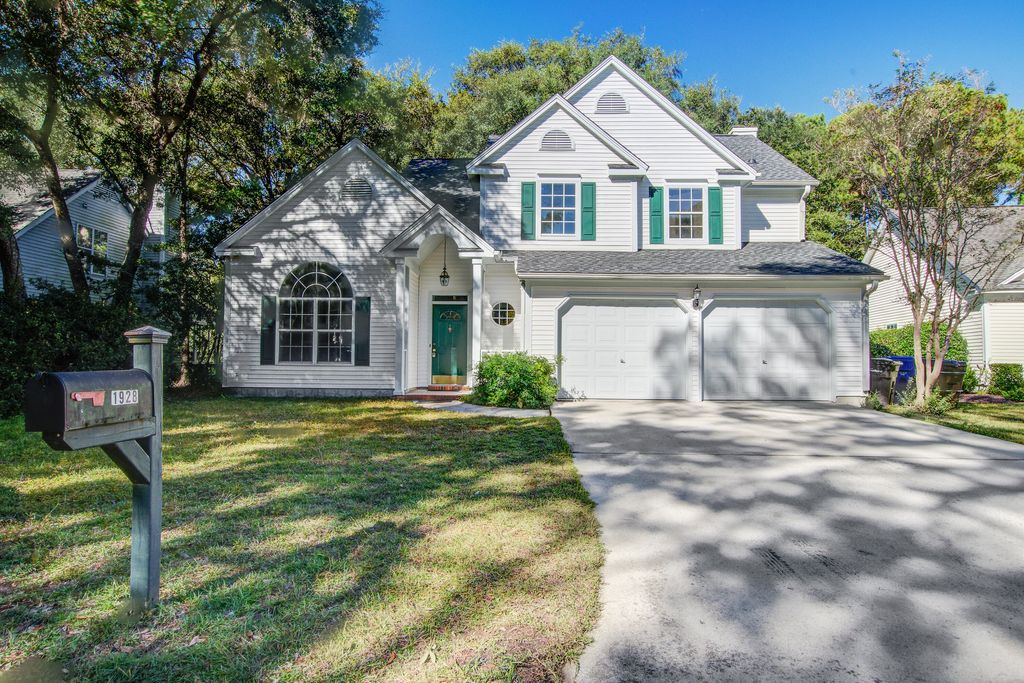 Photo of 1928 Oak Tree Lane, Mount Pleasant, SC 29464 (MLS # 25028138)