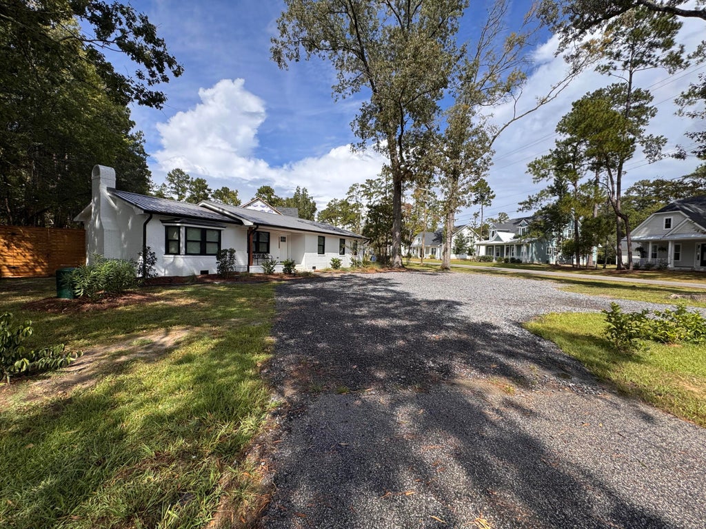 Photo of 412 W Butternut Road, Summerville, SC 29483 (MLS # 26027473)
