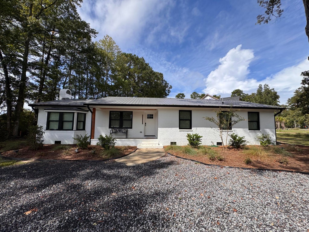 Photo of 412 W Butternut Road, Summerville, SC 29483 (MLS # 26027473)