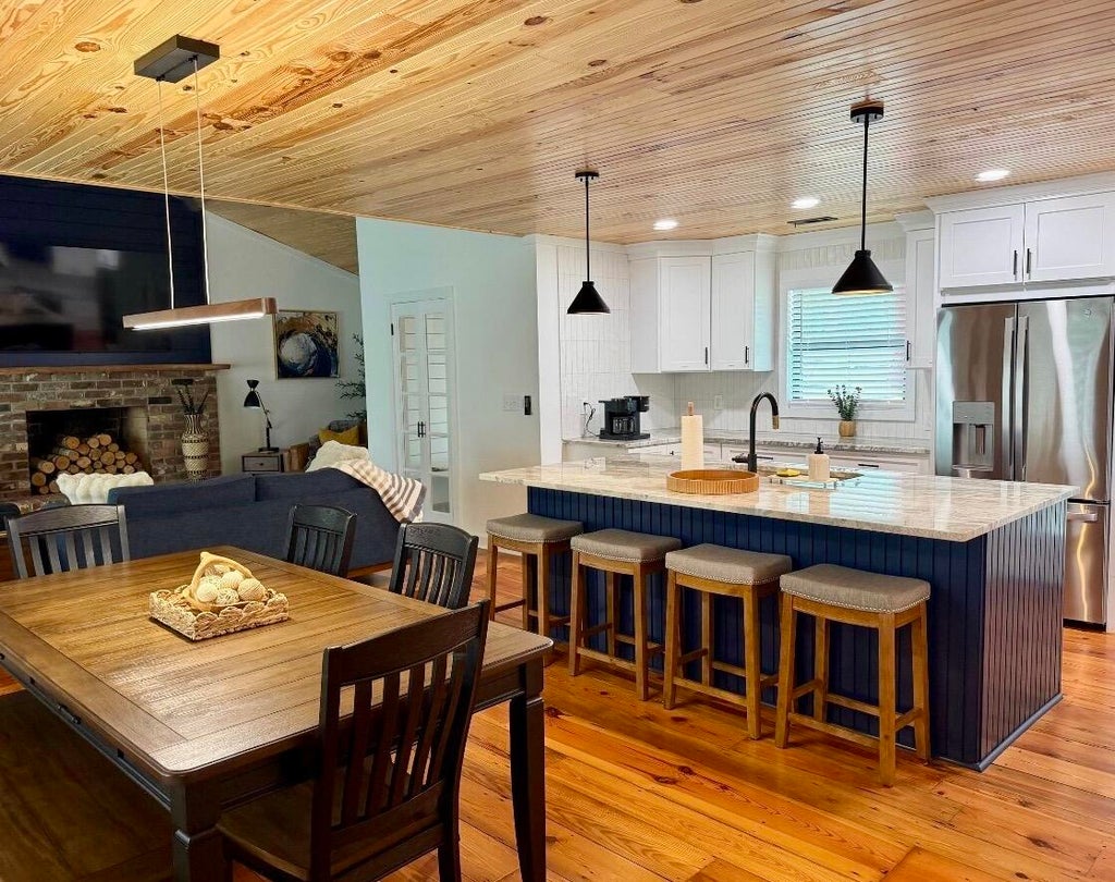 Photo of 412 W Butternut Road, Summerville, SC 29483 (MLS # 26027473)