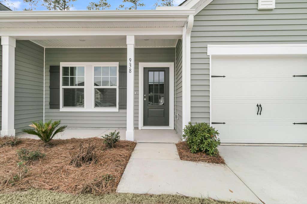 Photo of 1066 Dusk Drive, Summerville, SC 29486 (MLS # 26017919)