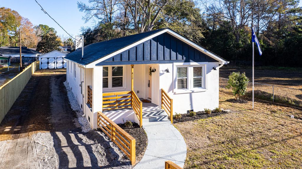 Photo of 813 West 1st North Street, Summerville, SC 29483 (MLS # 25032793)