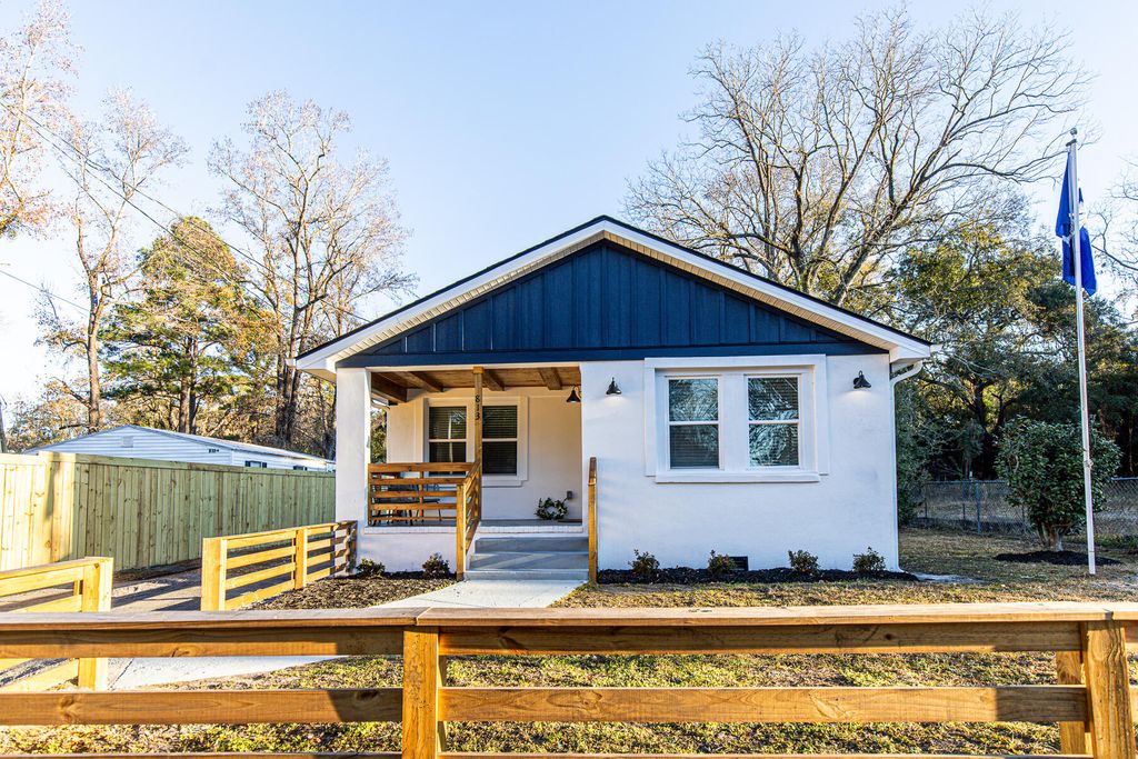 Photo of 813 West 1st North Street, Summerville, SC 29483 (MLS # 25032793)