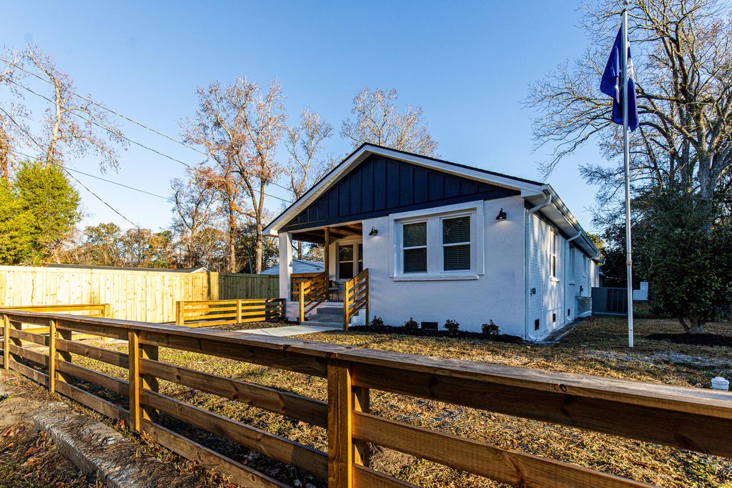 Photo of 813 West 1st North Street, Summerville, SC 29483 (MLS # 25032793)