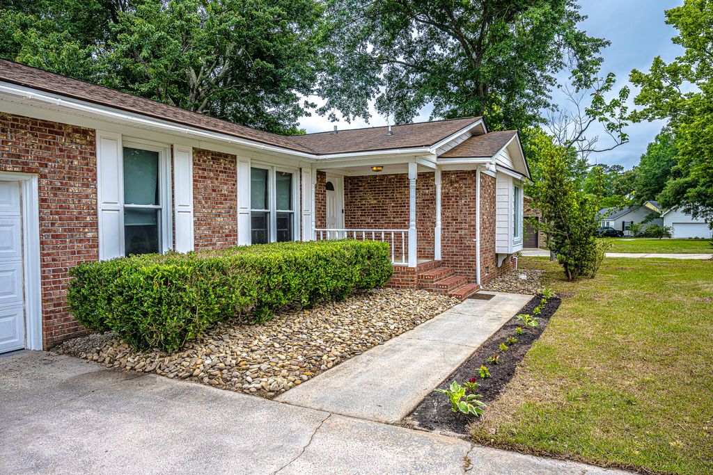 Photo of 125 Mellard Drive, Goose Creek, SC 29445 (MLS # 26012689)