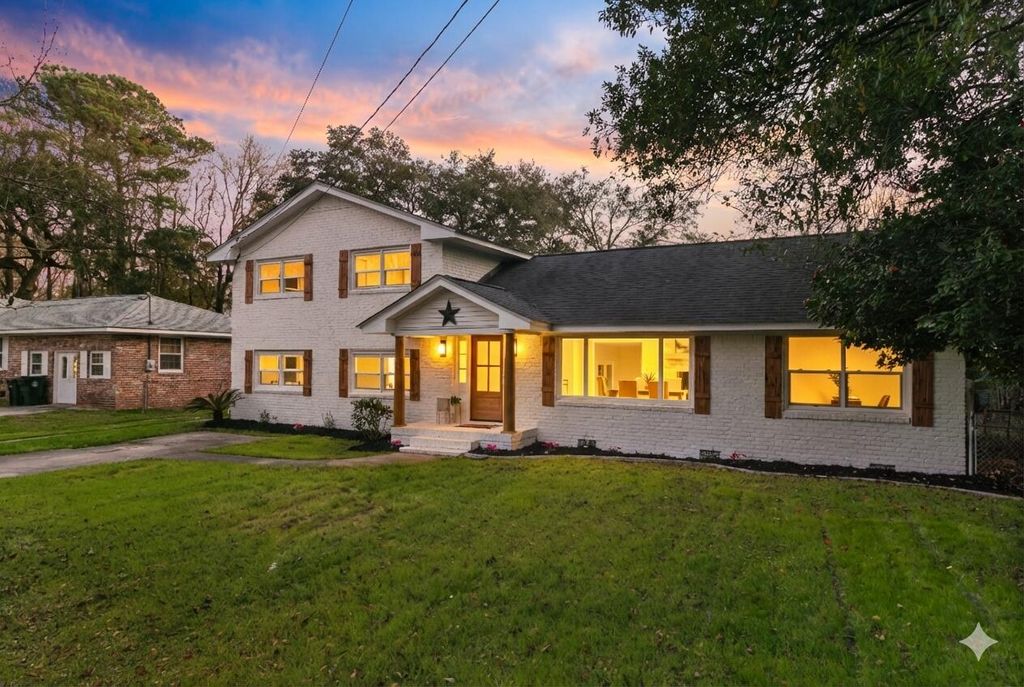 Photo of 1223 Charlestowne Drive, Charleston, SC 29407 (MLS # 26001446)