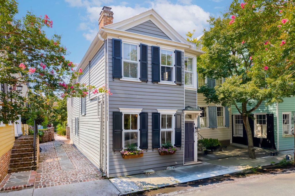 Photo of 87 Tradd Street, Charleston, SC 29401 (MLS # 26008697)