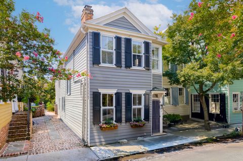 Photo of 87 Tradd Street, Charleston, SC 29401 (MLS # 26008697)