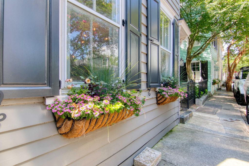 Photo of 87 Tradd Street, Charleston, SC 29401 (MLS # 26008697)