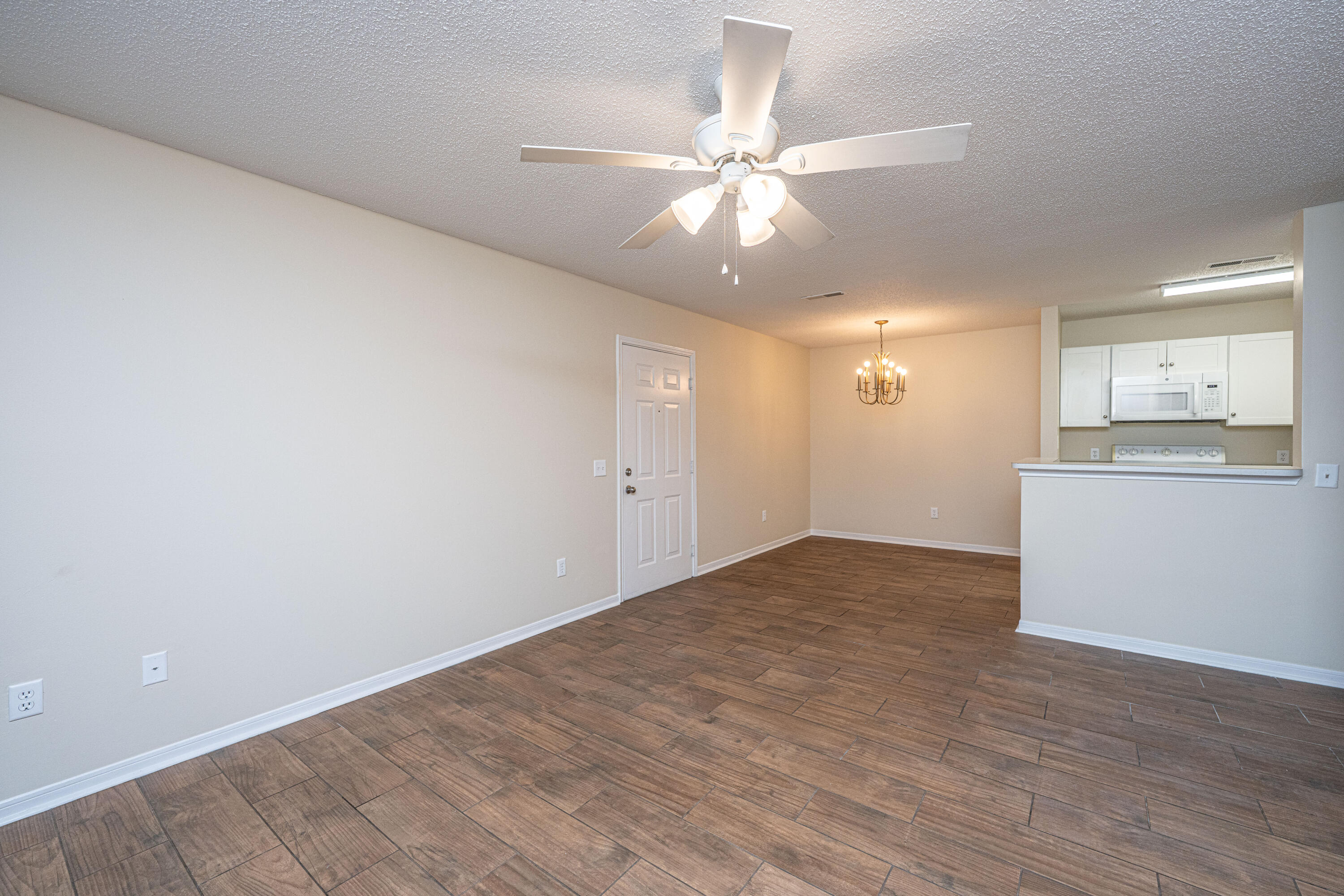 2011 N Highway 17 1400b