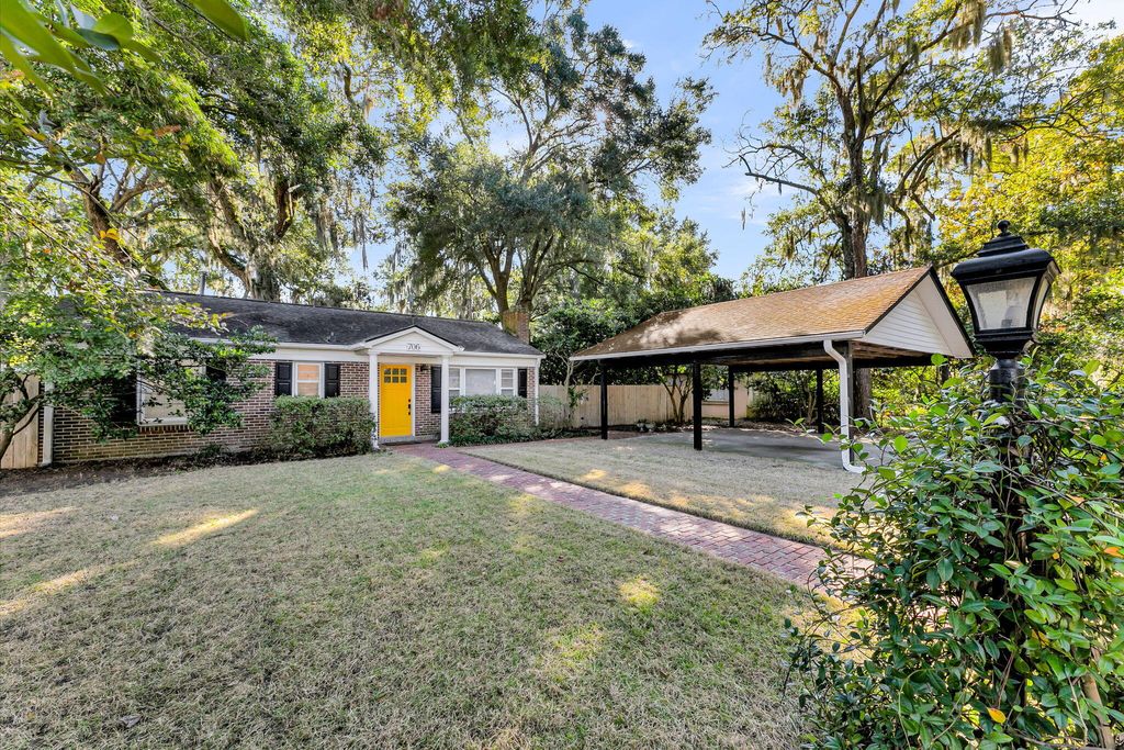 Photo of 706 Sterling Drive, Charleston, SC 29412 (MLS # 25029363)