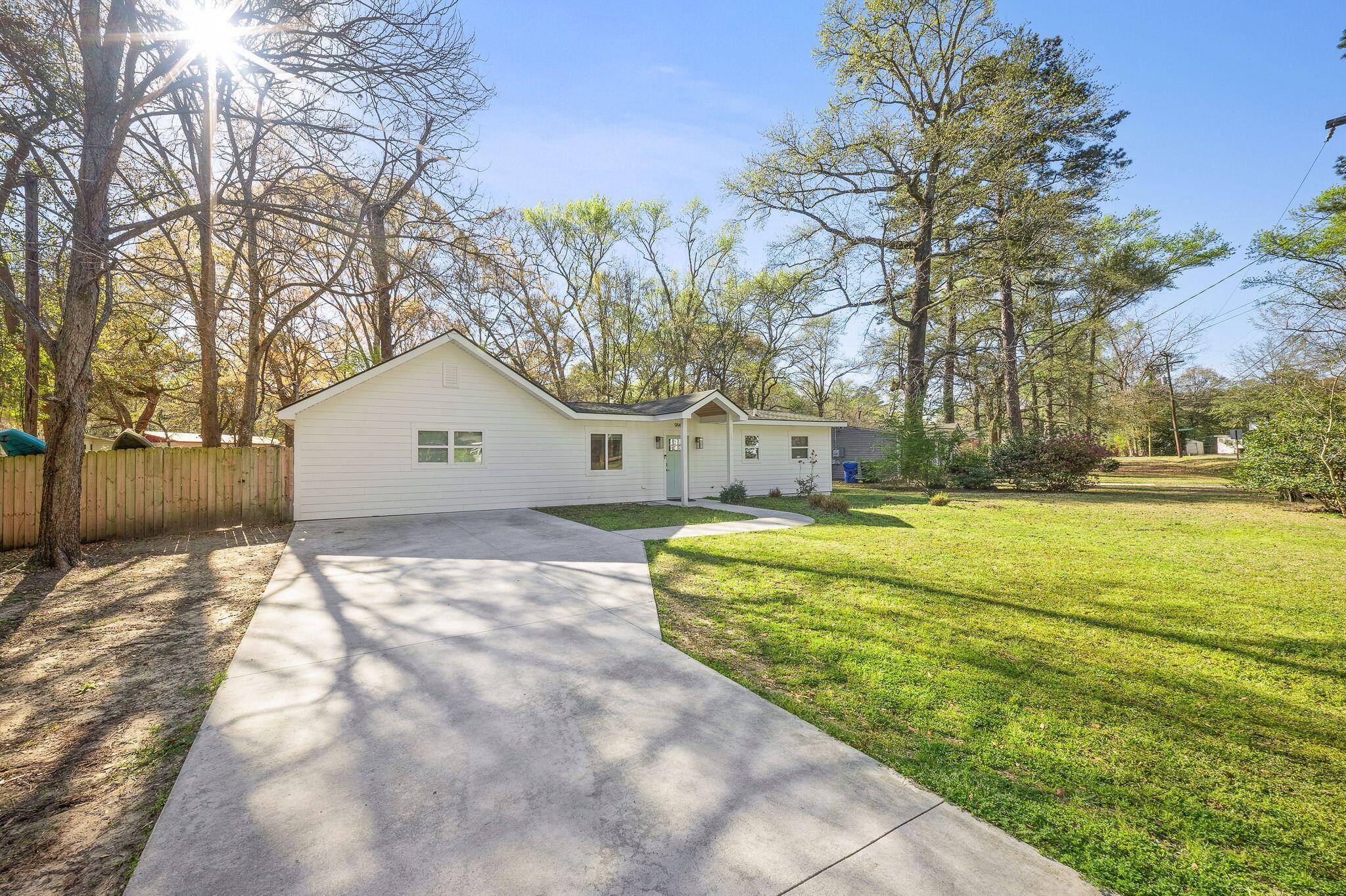 914 King Richard Drive
