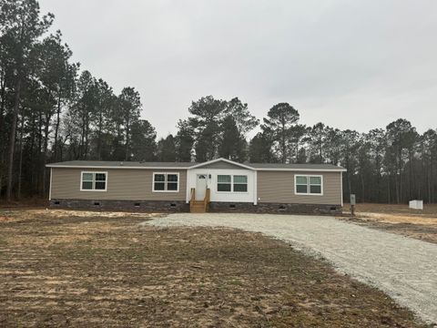 A home in Eutawville