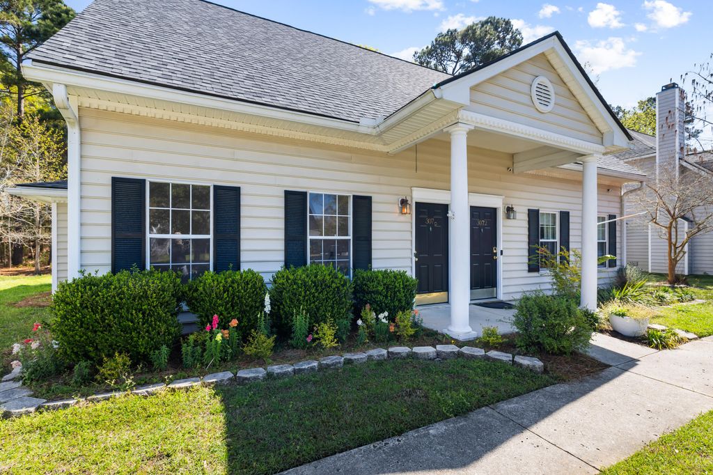 Photo of 3076 Queensgate Way, Mount Pleasant, SC 29466 (MLS # 26008756)